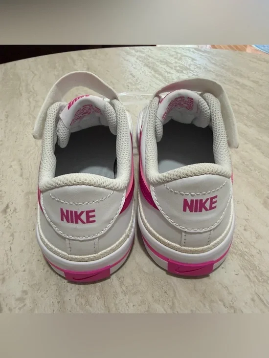 NWT Nike Little Girl Sneakers *1Y - Picture 2 of 8